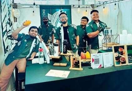 The CÕKO team at an exhibition booth with cacao pods